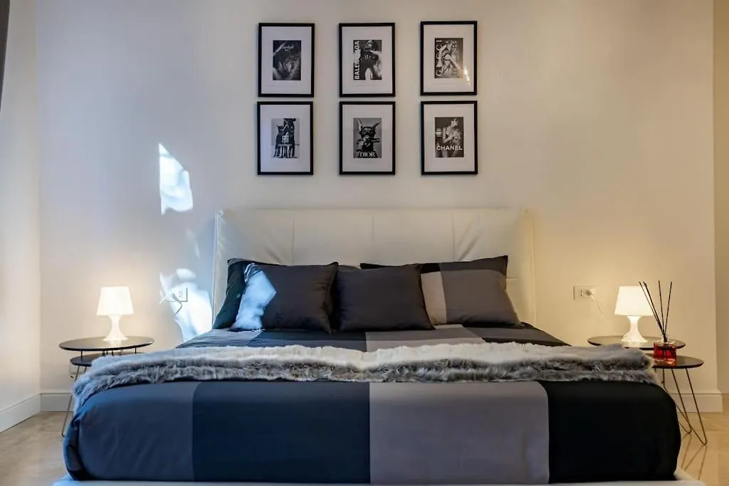 San Babila - Luxury Milanese Apartment 0*,  Italia