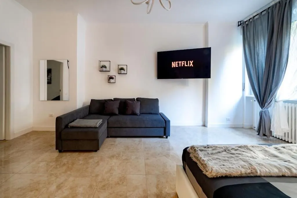 San Babila - Luxury Milanese Apartment