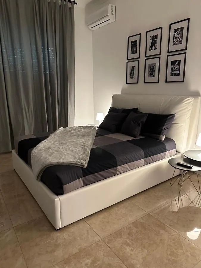 San Babila - Luxury Milanese Apartment Italia