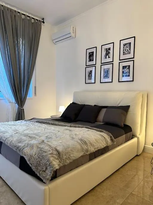 San Babila - Luxury Milanese Apartment 0*, Milan