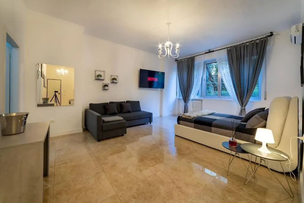 San Babila - Luxury Milanese Apartment 0*, Milan Italy